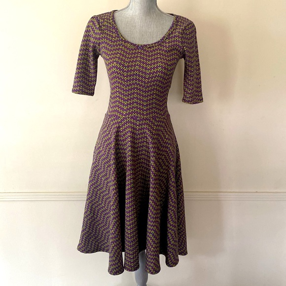 LuLaRoe “NICOLE” FIT-AND-FLIRT MIDI DRESS SIZE EXTRA SMALL 🌟NWOT🌟 - Picture 4 of 16